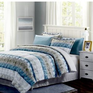 8 pc Full Comforter Bed Set